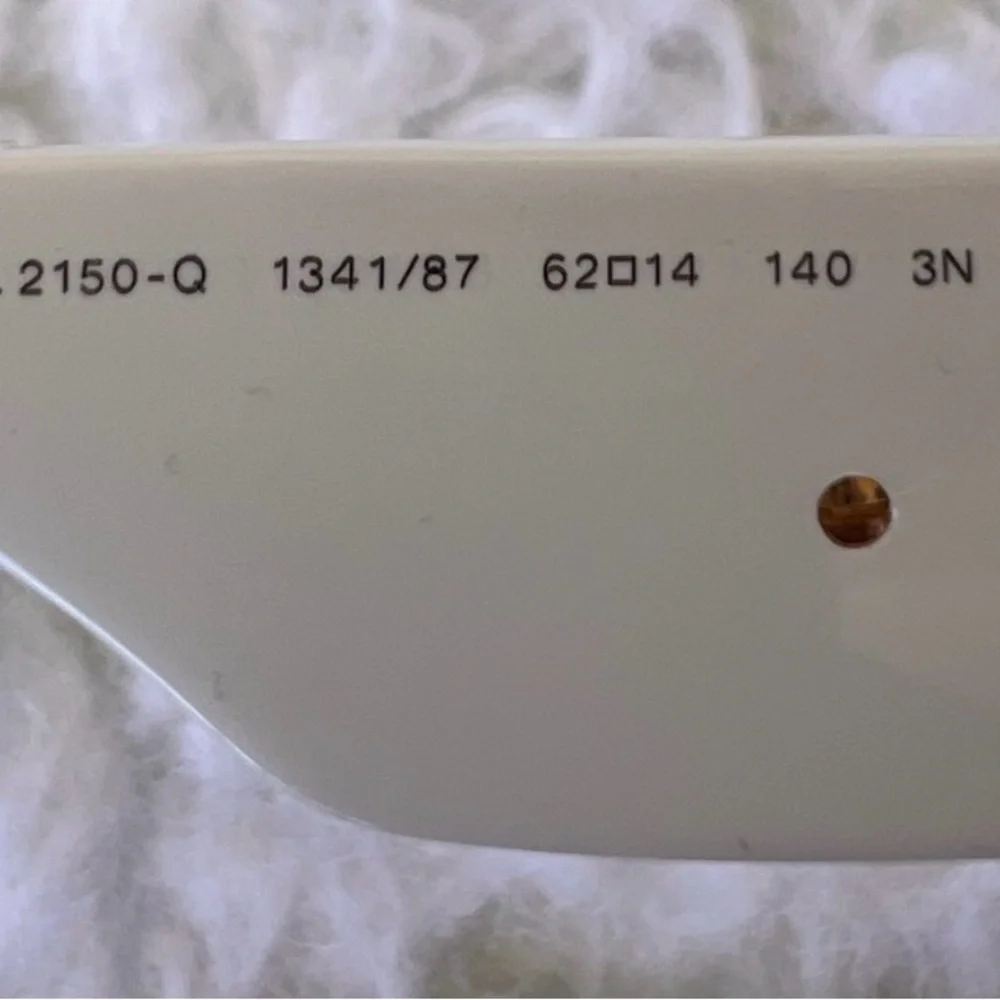 Versace White and Gold Unisex Sunglasses NWOT - Picture 4 of 5